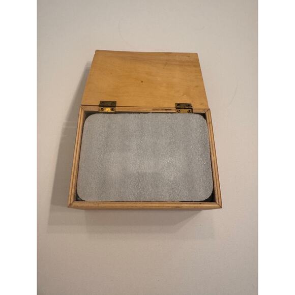 Vintage 1996 Ertl Collectibles F299 Hershey's Chevrolet Car in Wooden Box - Picture 3 of 6